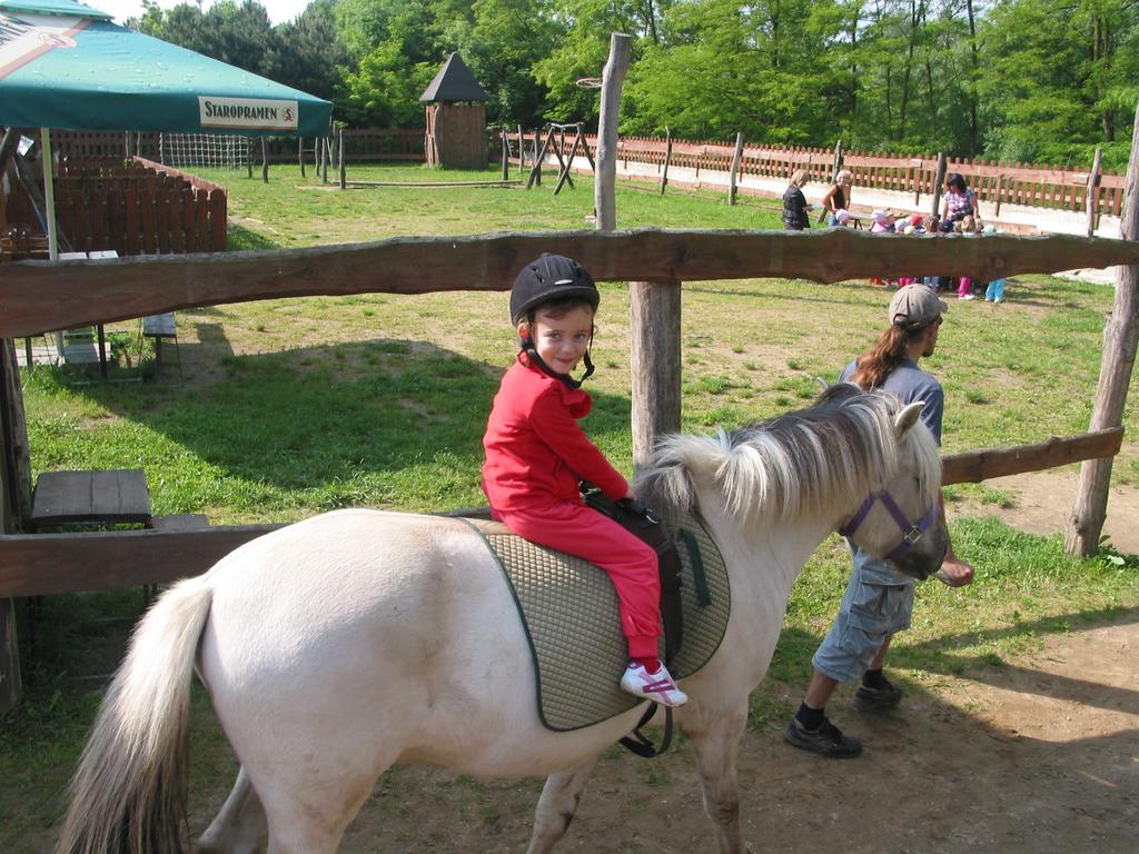 Zoopark Zelcin Villa Mělník Kültér fotó