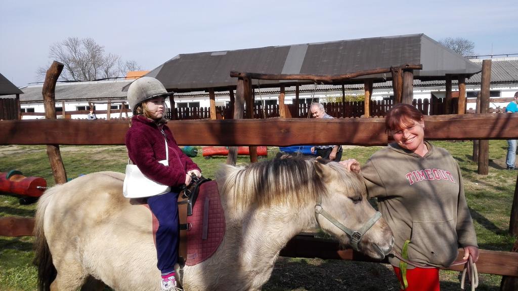 Zoopark Zelcin Villa Mělník Kültér fotó