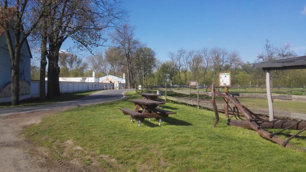 Zoopark Zelcin Villa Mělník Kültér fotó