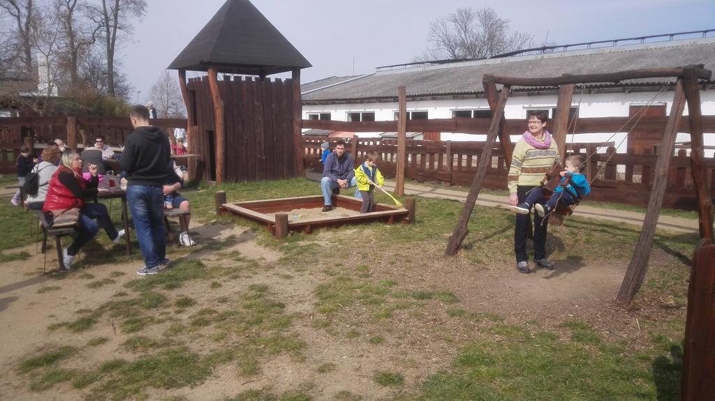 Zoopark Zelcin Villa Mělník Kültér fotó