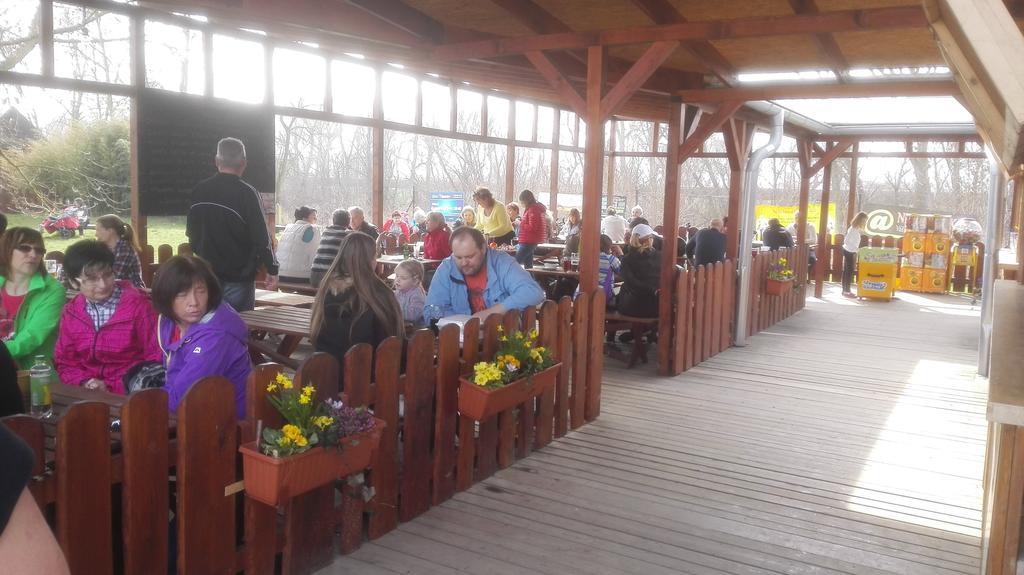 Zoopark Zelcin Villa Mělník Kültér fotó